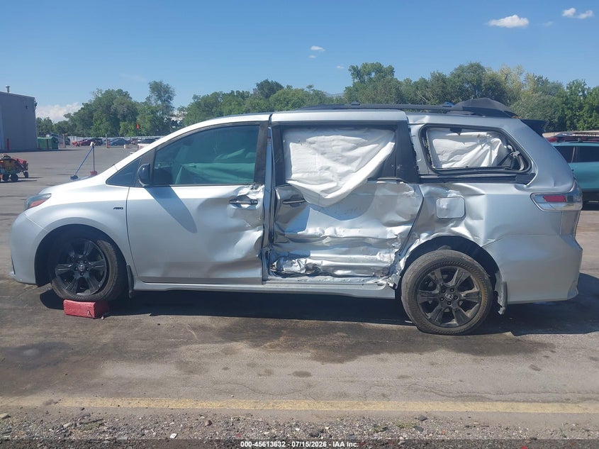 TOYOTA SIENNA - zdjęcie 14