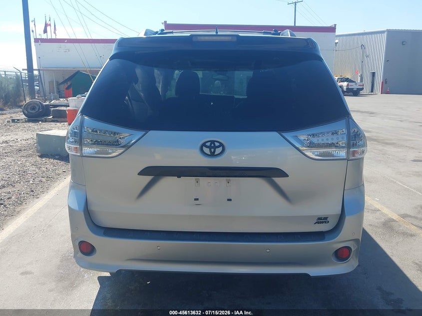 TOYOTA SIENNA - zdjęcie 16