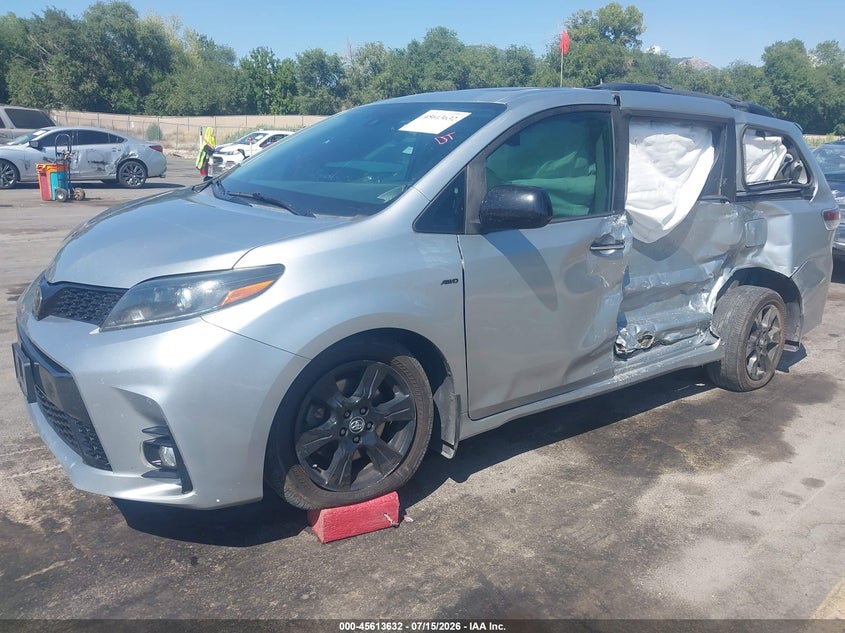 TOYOTA SIENNA - zdjęcie 2