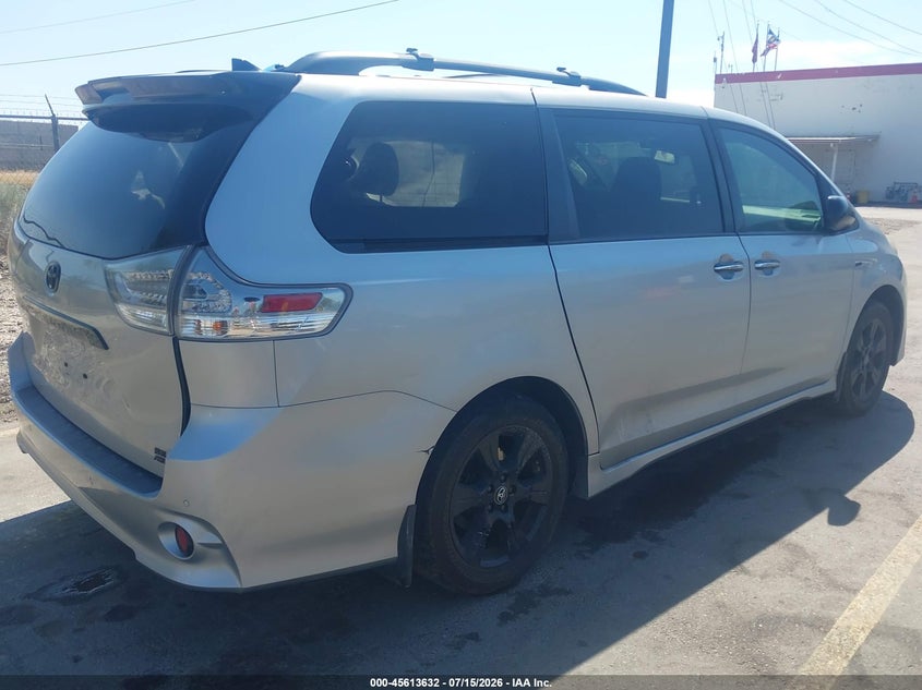 TOYOTA SIENNA - zdjęcie 4