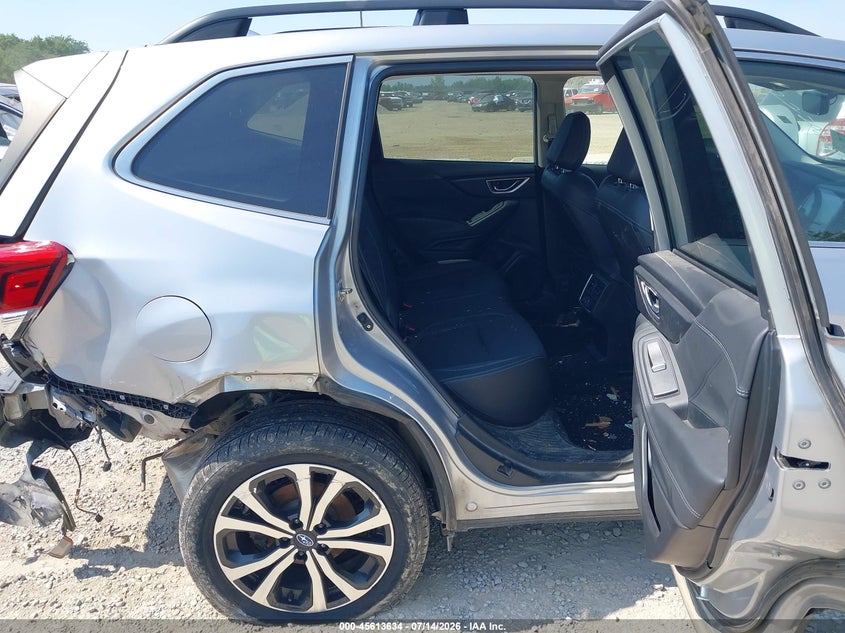2019 SUBARU FORESTER auction photo 8