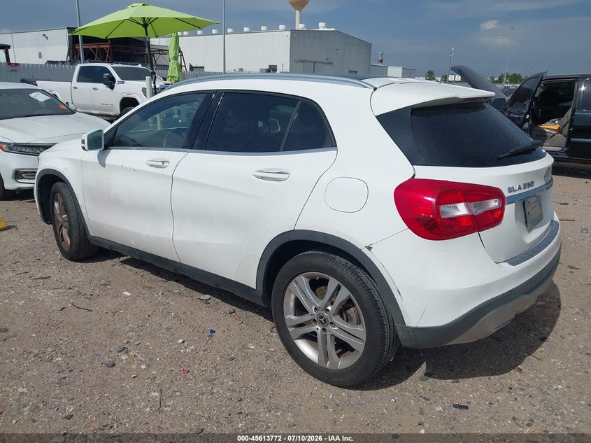 MERCEDES-BENZ GLA 250 - zdjęcie 3