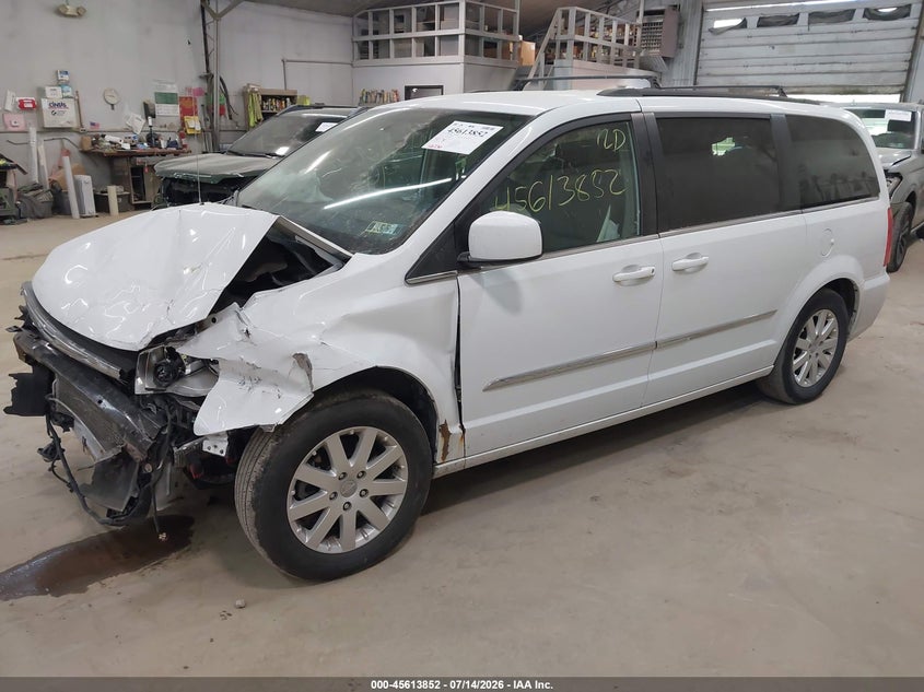 2014 CHRYSLER TOWN & COUNTRY auction photo 2