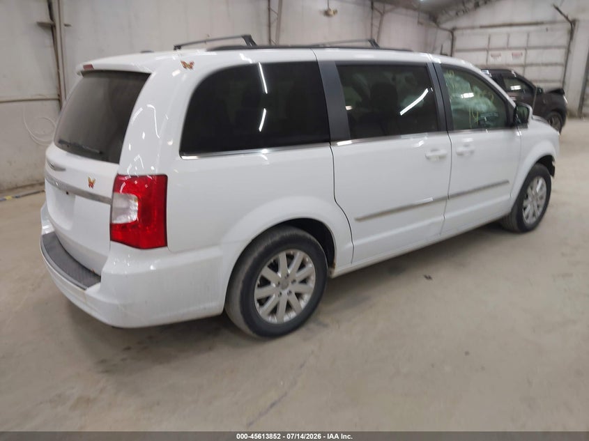 2014 CHRYSLER TOWN & COUNTRY auction photo 4
