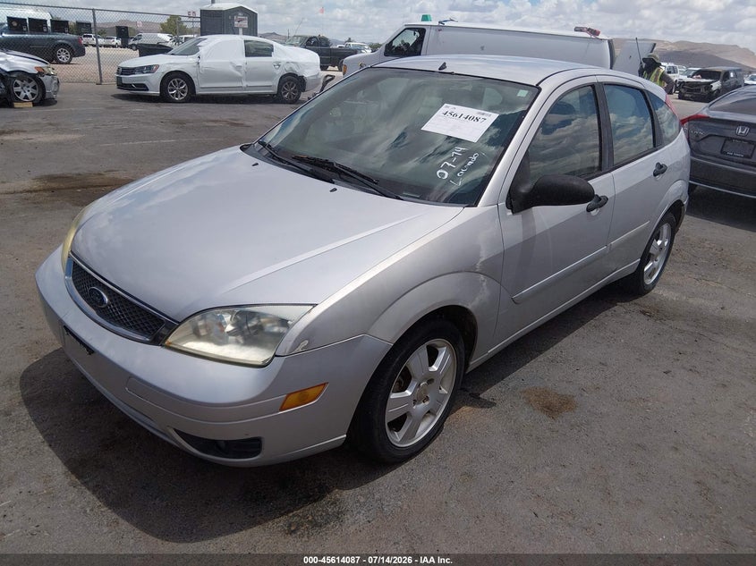 3FAFP37N95R123611 2005 Ford Focus Zx5 photo 1