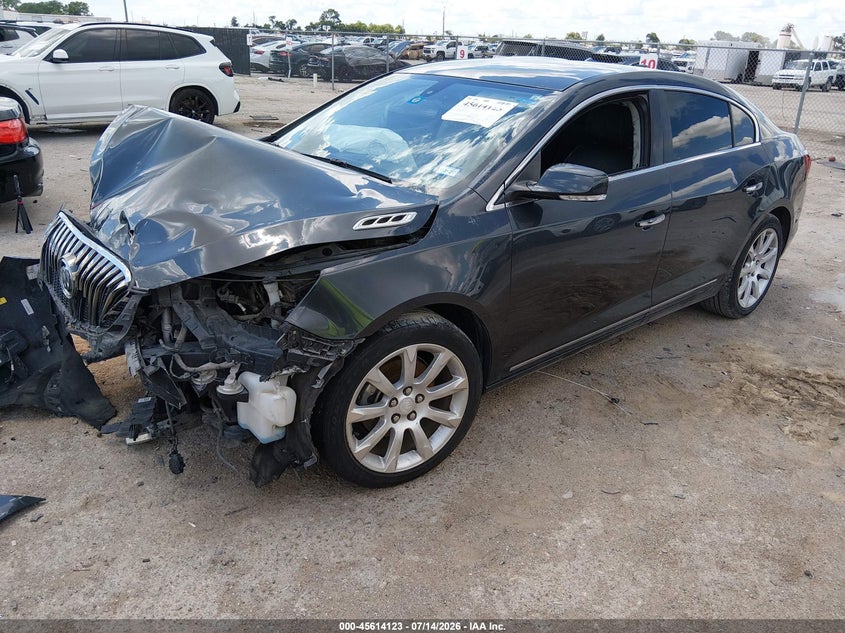 2015 Buick LaCrosse, Front End, IAAI, VIN 1G4GD5G37FF214582 — photo 2