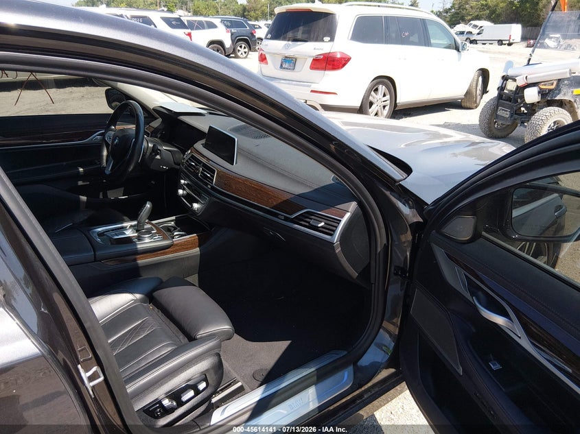 2020 BMW 750I — zdjęcie 5