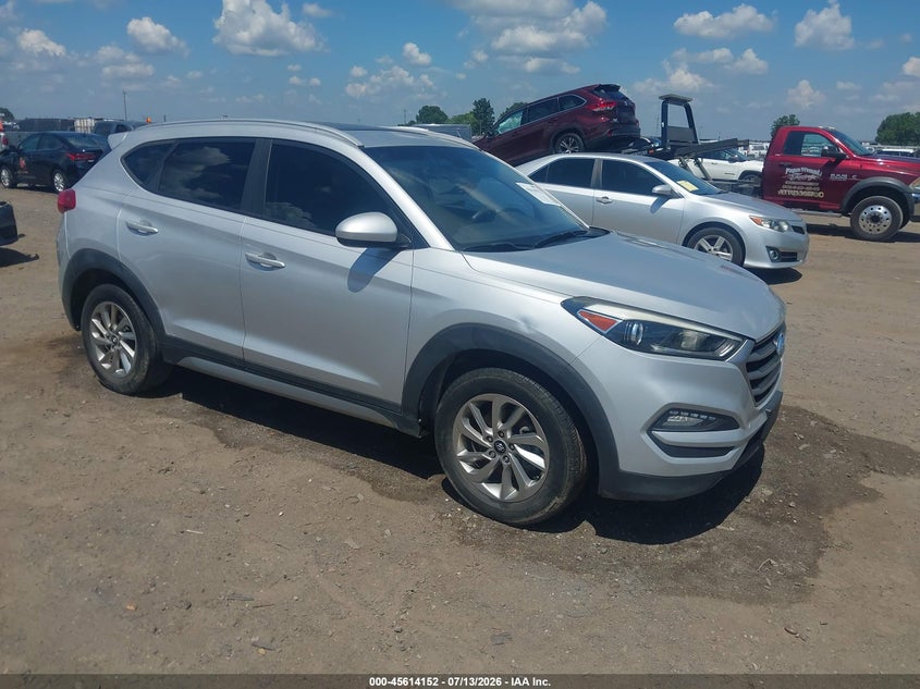 2017 HYUNDAI TUCSON SE