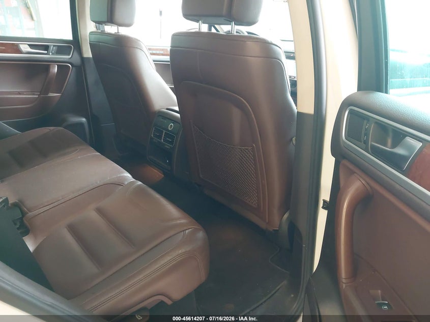 2011 VOLKSWAGEN TOUAREG auction photo 8