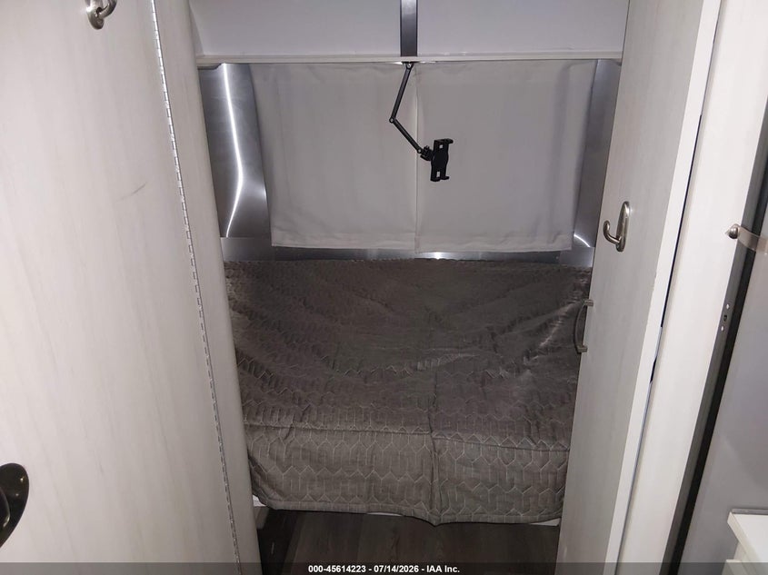2016 AIRSTREAM BAMBI SPORT SERIES M auction photo 8