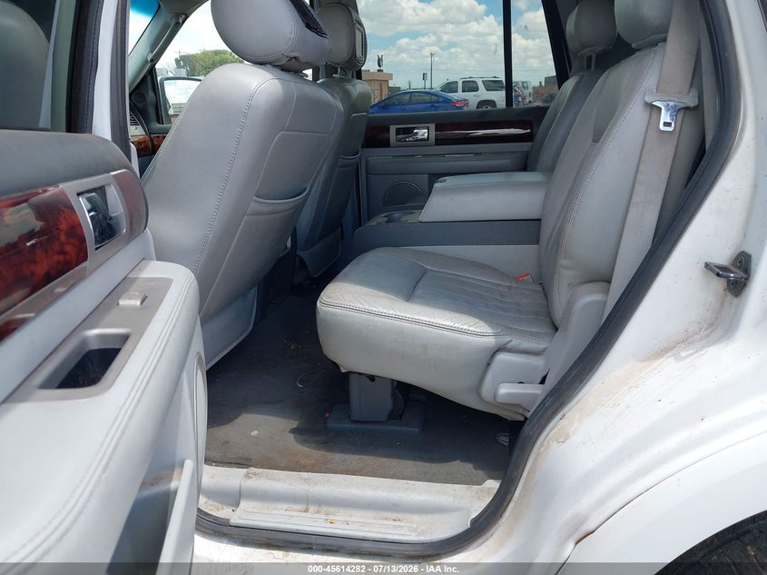 2004 Lincoln Navigator VIN: 5LMFU28R84LJ32689 Lot: 45614282