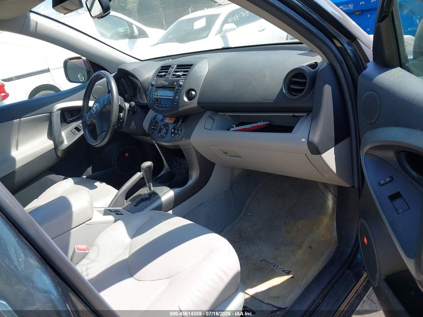 2011 TOYOTA RAV4 auction photo 4