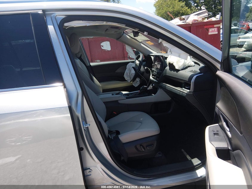 2025 TOYOTA GRAND HIGHLANDER auction photo 5