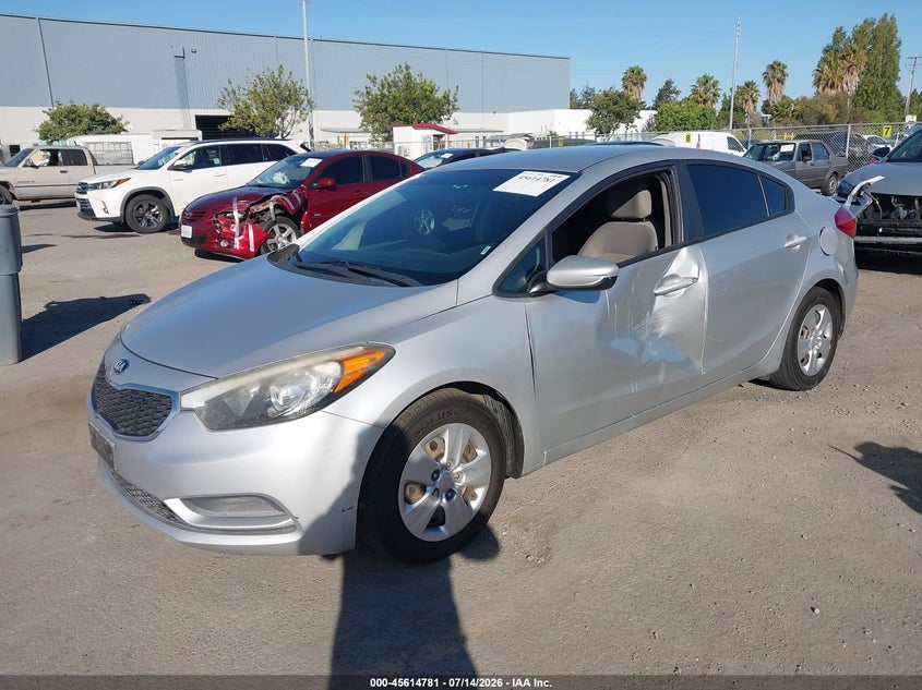 2015 Kia Forte, Левый бок, IAAI, VIN KNAFK4A63F5392463 — фото 2
