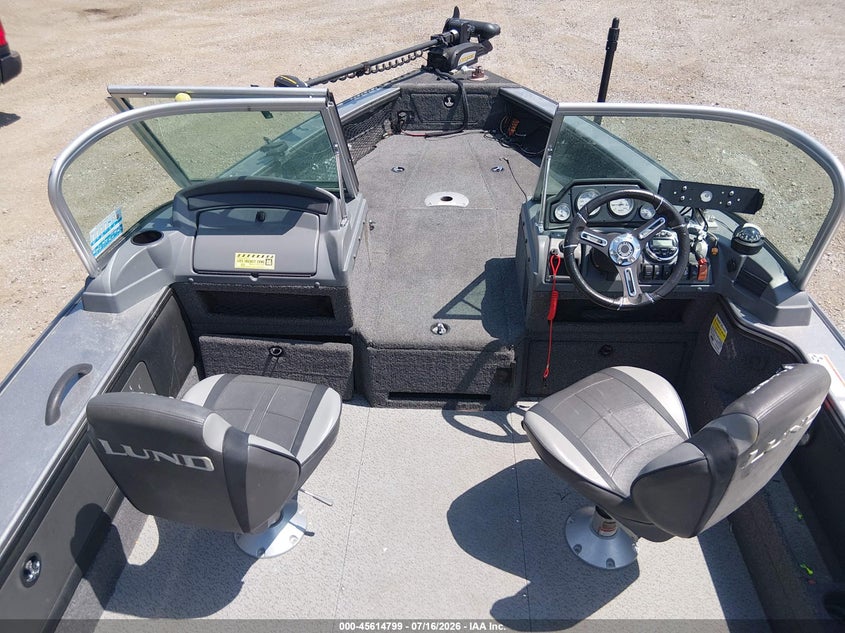 2019 LUND PRO V auction photo 5
