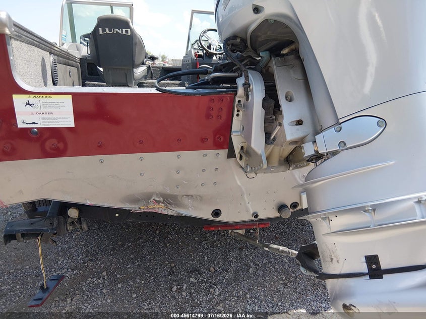 2019 LUND PRO V auction photo 6