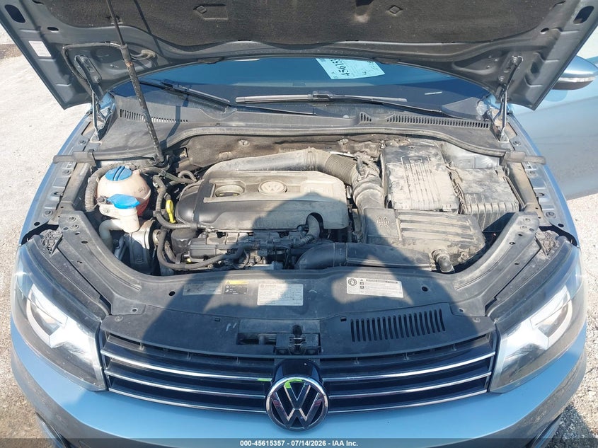 2015 Volkswagen Eos Komfort Edition VIN: WVWBW8AH3FV002525 Lot: 45615357