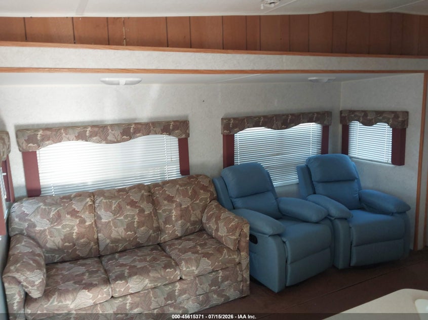 2004 DUTCHMAN FOUR WINDS EXPRESS S auction photo 6