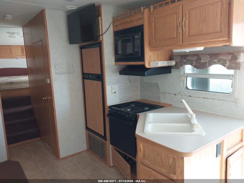 2004 DUTCHMAN FOUR WINDS EXPRESS S auction photo 7