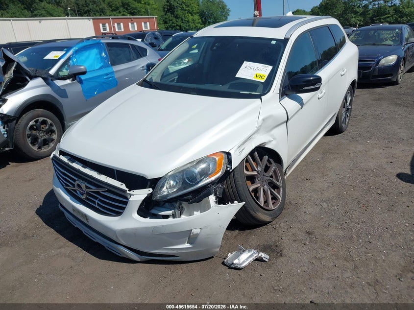 2017 VOLVO XC60 auction photo 2