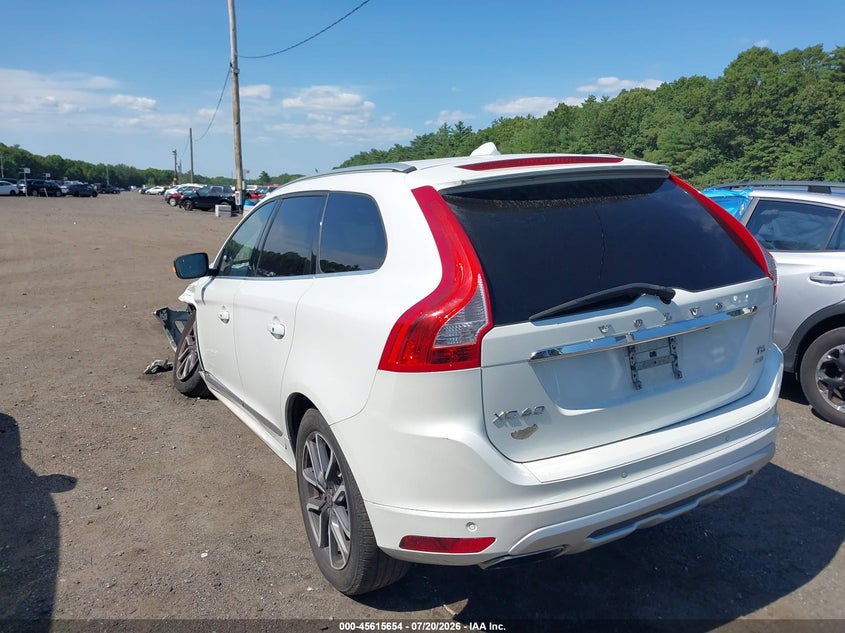 2017 VOLVO XC60 auction photo 3