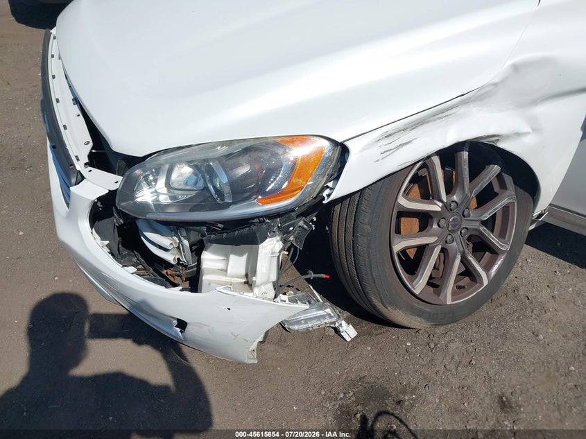 2017 VOLVO XC60 auction photo 6