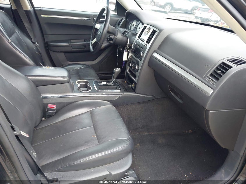 2010 CHRYSLER 300 auction photo 5