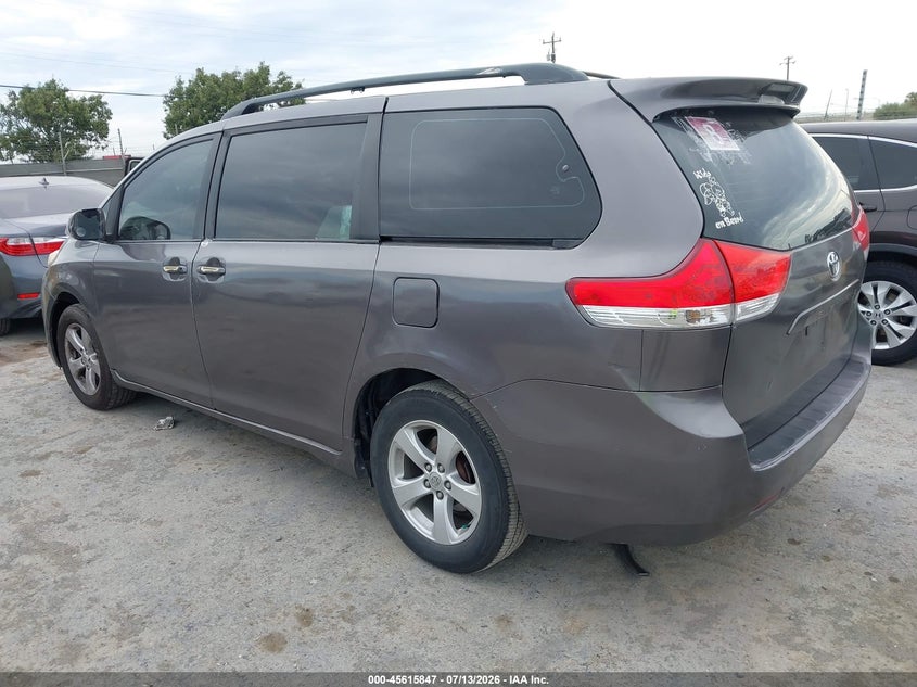 2011 TOYOTA SIENNA auction photo 3