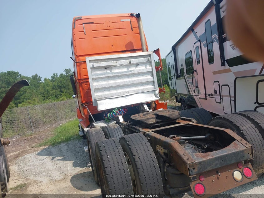 2002 VOLVO VN auction photo 3