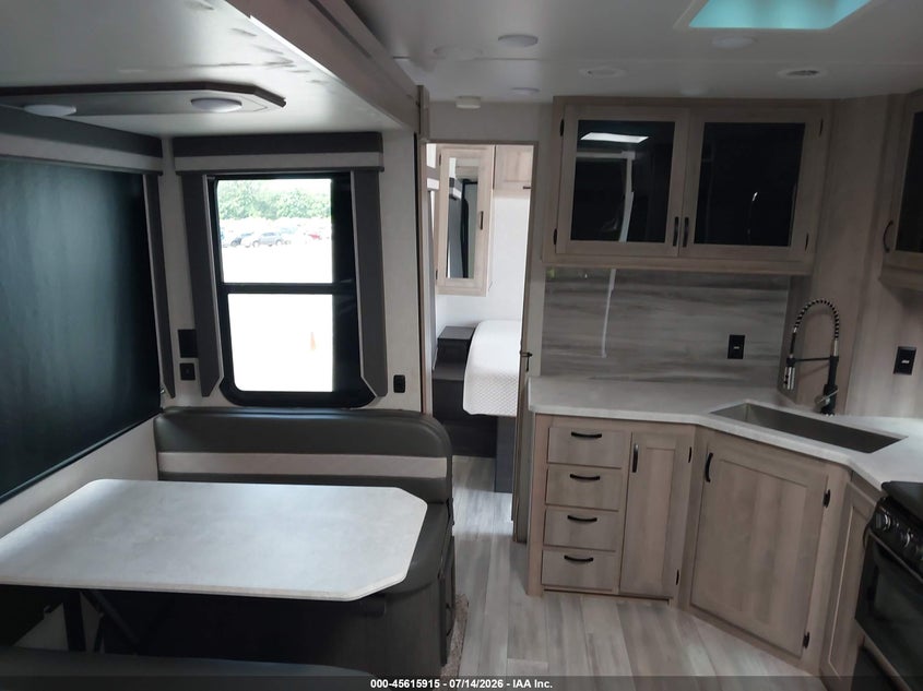 2021 WINNEBAGO VOYAGE TRAVEL TRAILER auction photo 5