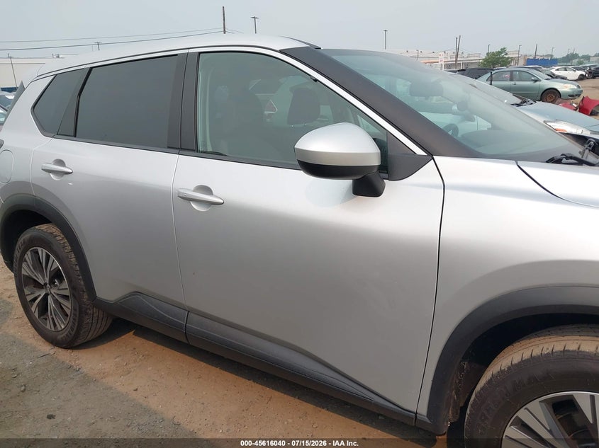 2023 Nissan Rogue - view 14