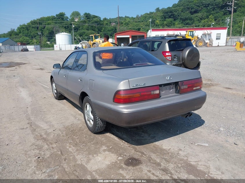 1994 LEXUS ES auction photo 3