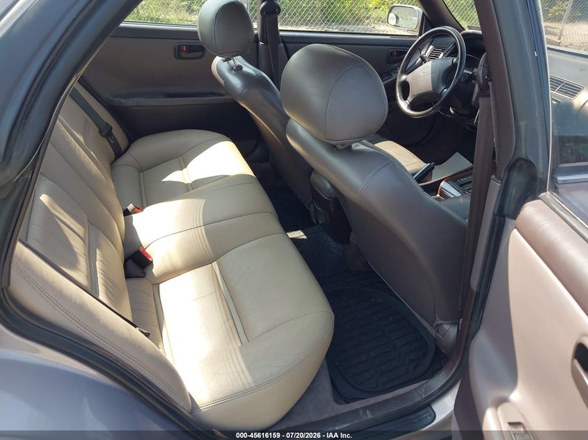 1994 LEXUS ES auction photo 8