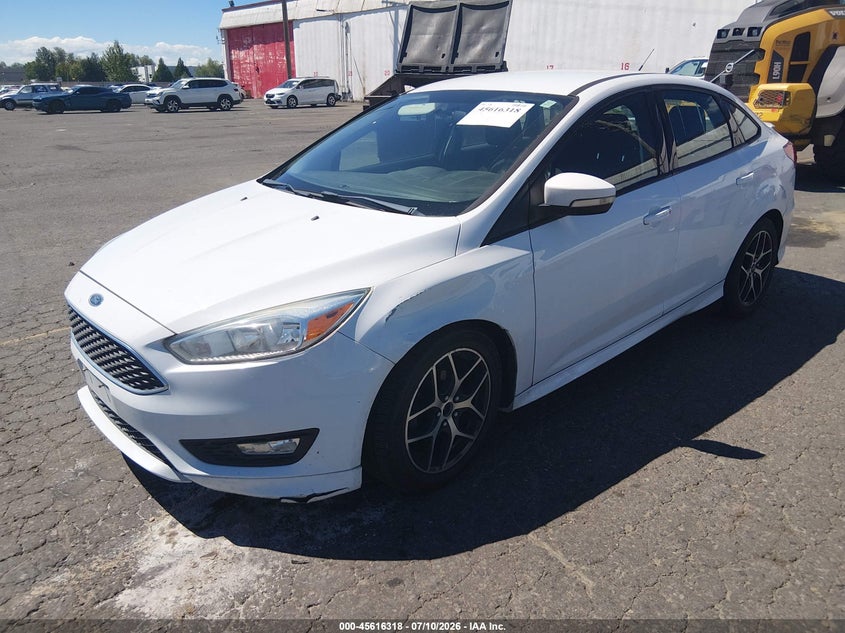 2015 Ford Focus Se 1FADP3F26FL368915 photo 1