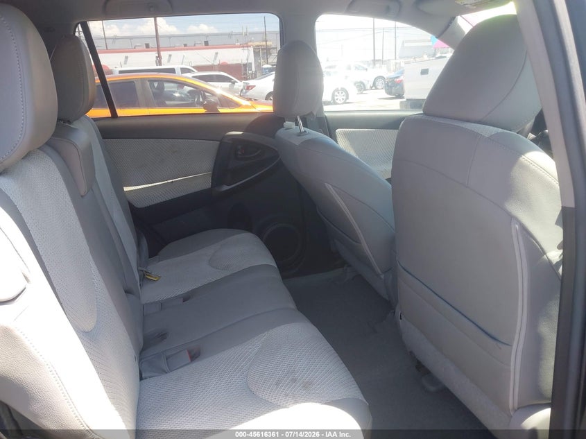 2013 TOYOTA RAV4 EV auction photo 8