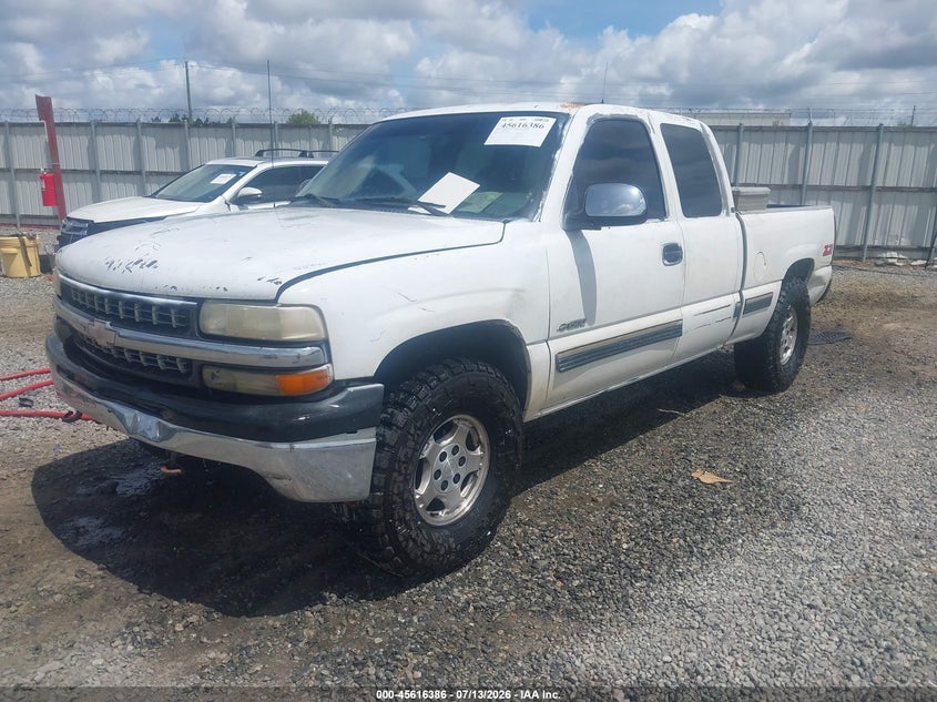2000 Chevrolet Silverado, Left Rear, IAAI, VIN 2GCEK19T2Y1278255 — photo 2