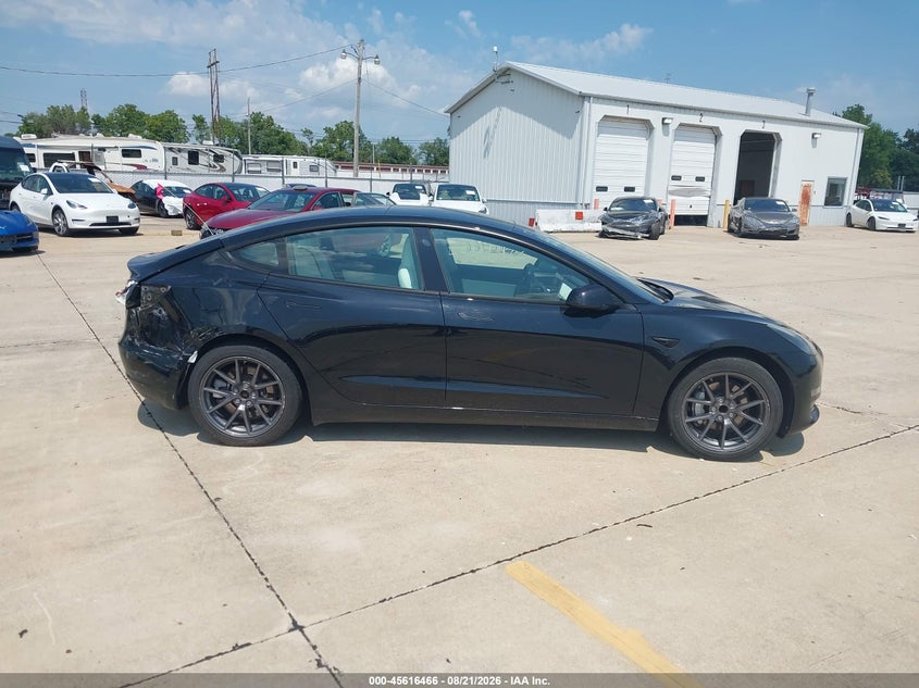 TESLA MODEL 3 - zdjęcie 11