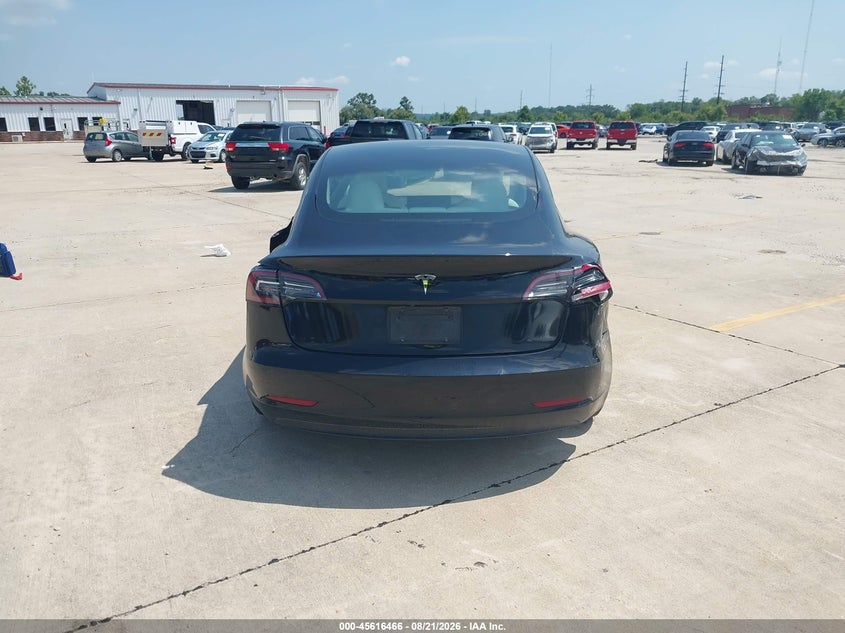 TESLA MODEL 3 - zdjęcie 14