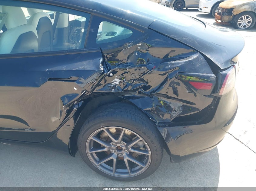 TESLA MODEL 3 - zdjęcie 17