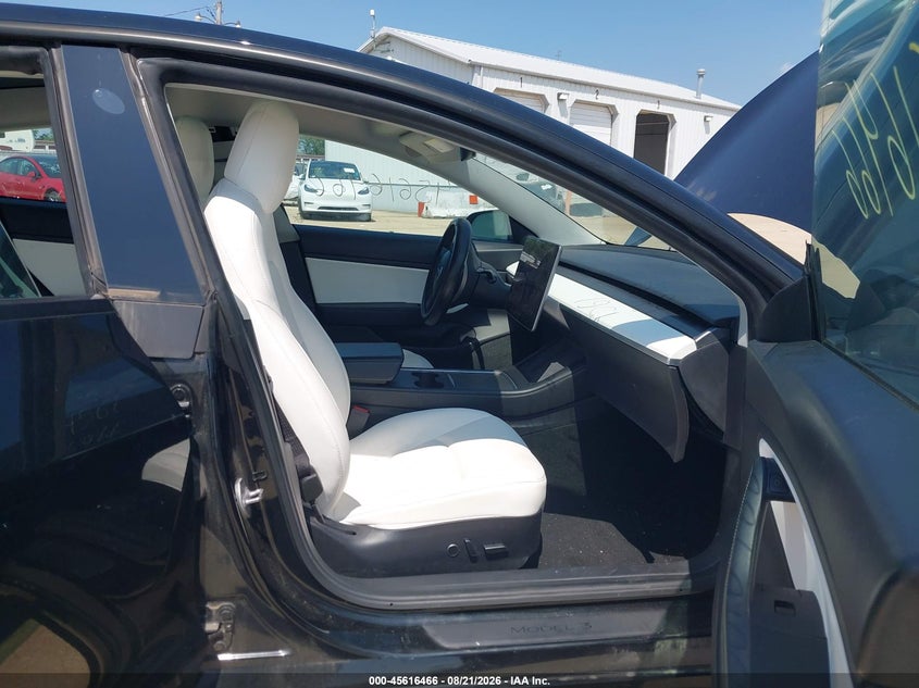 TESLA MODEL 3 - zdjęcie 4