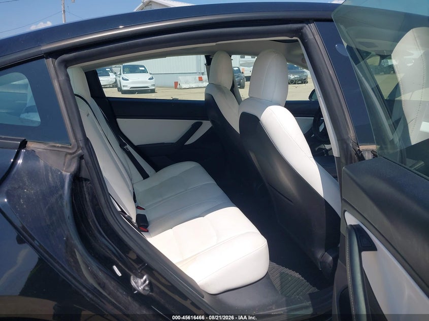 TESLA MODEL 3 - zdjęcie 7