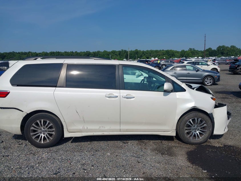 TOYOTA SIENNA - zdjęcie 13
