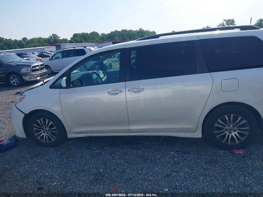 TOYOTA SIENNA - zdjęcie 14