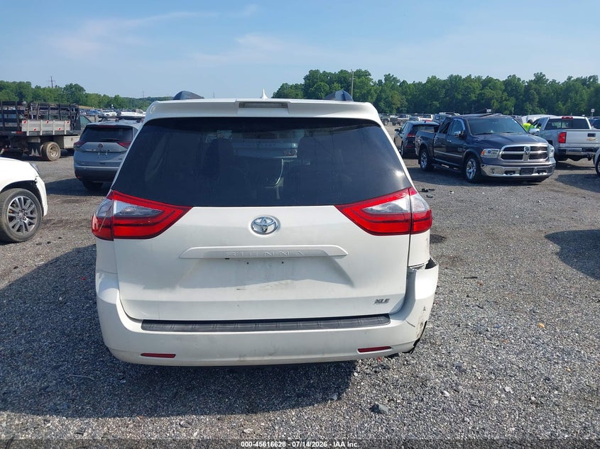 TOYOTA SIENNA - zdjęcie 16