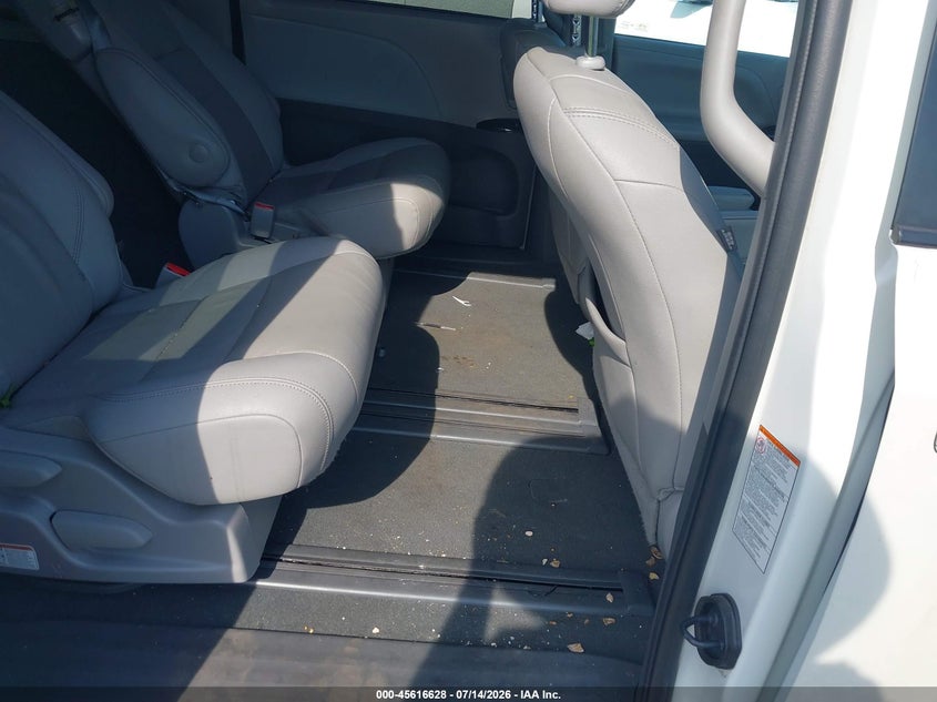 TOYOTA SIENNA - zdjęcie 8