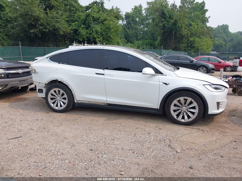2020 Tesla Model X Long Range Dual Motor All-Wheel Drive/Long Range Plus Dual Motor All-Wheel Drive VIN: 5YJXCBE2XLF285999 Lot: 45616707