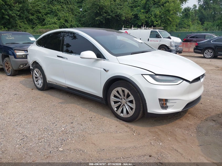 2020 Tesla Model X Long Range Dual Motor All-Wheel Drive/Long Range Plus Dual Motor All-Wheel Drive VIN: 5YJXCBE2XLF285999 Lot: 45616707
