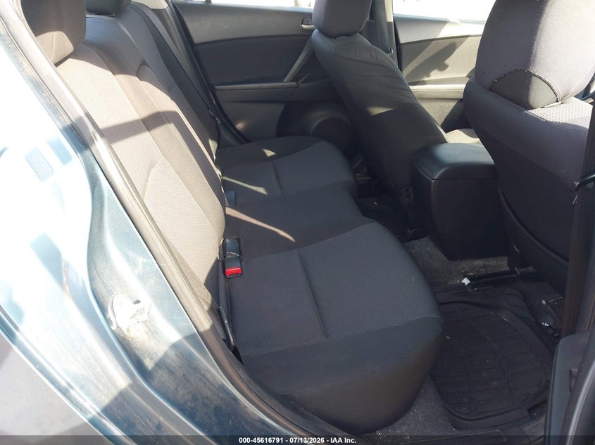 MAZDA MAZDA3 2011 VIN JM1BL1VGXB1411916