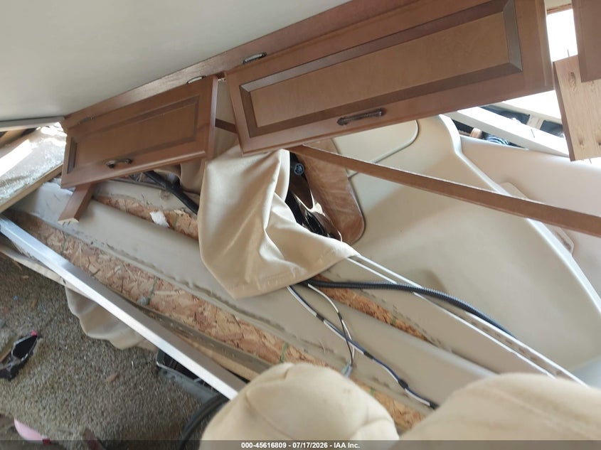 2014 FORD DETROIT CHASSIS MOTOR HOME auction photo 5