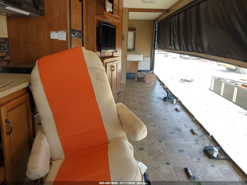 2014 FORD DETROIT CHASSIS MOTOR HOME auction photo 8